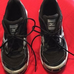 MIZINO INDOOR VOLLEYBALL TENNIS SHOES 👩